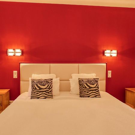Le Hameau Fleur De Pierres , Chambre , Gite Et Table D'Hotes Murs  Zewnętrze zdjęcie