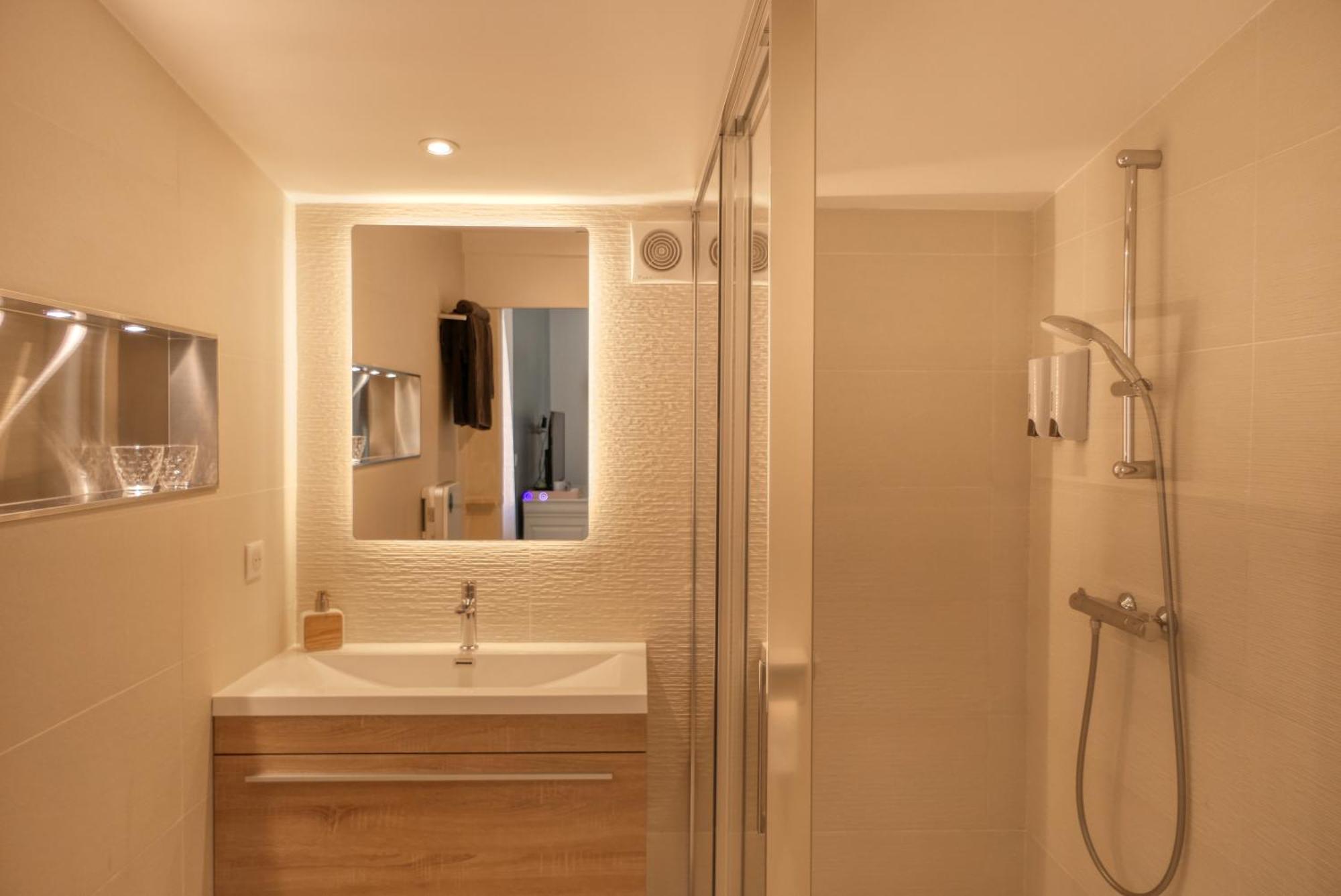 Le Hameau Fleur De Pierres , Chambre , Gite Et Table D'Hotes Murs  Zewnętrze zdjęcie