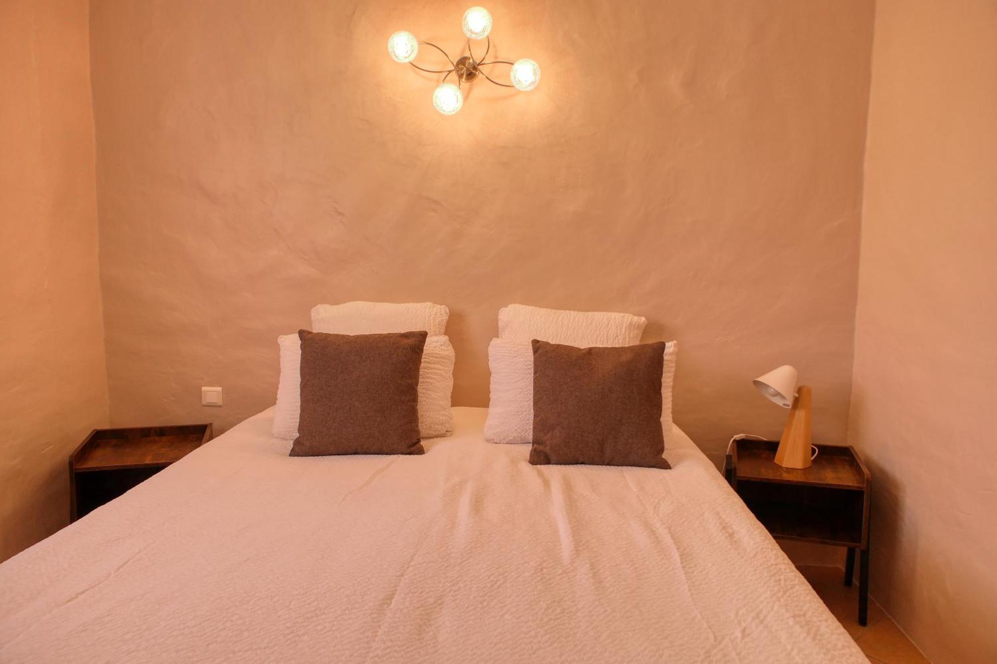 Le Hameau Fleur De Pierres , Chambre , Gite Et Table D'Hotes Murs  Zewnętrze zdjęcie