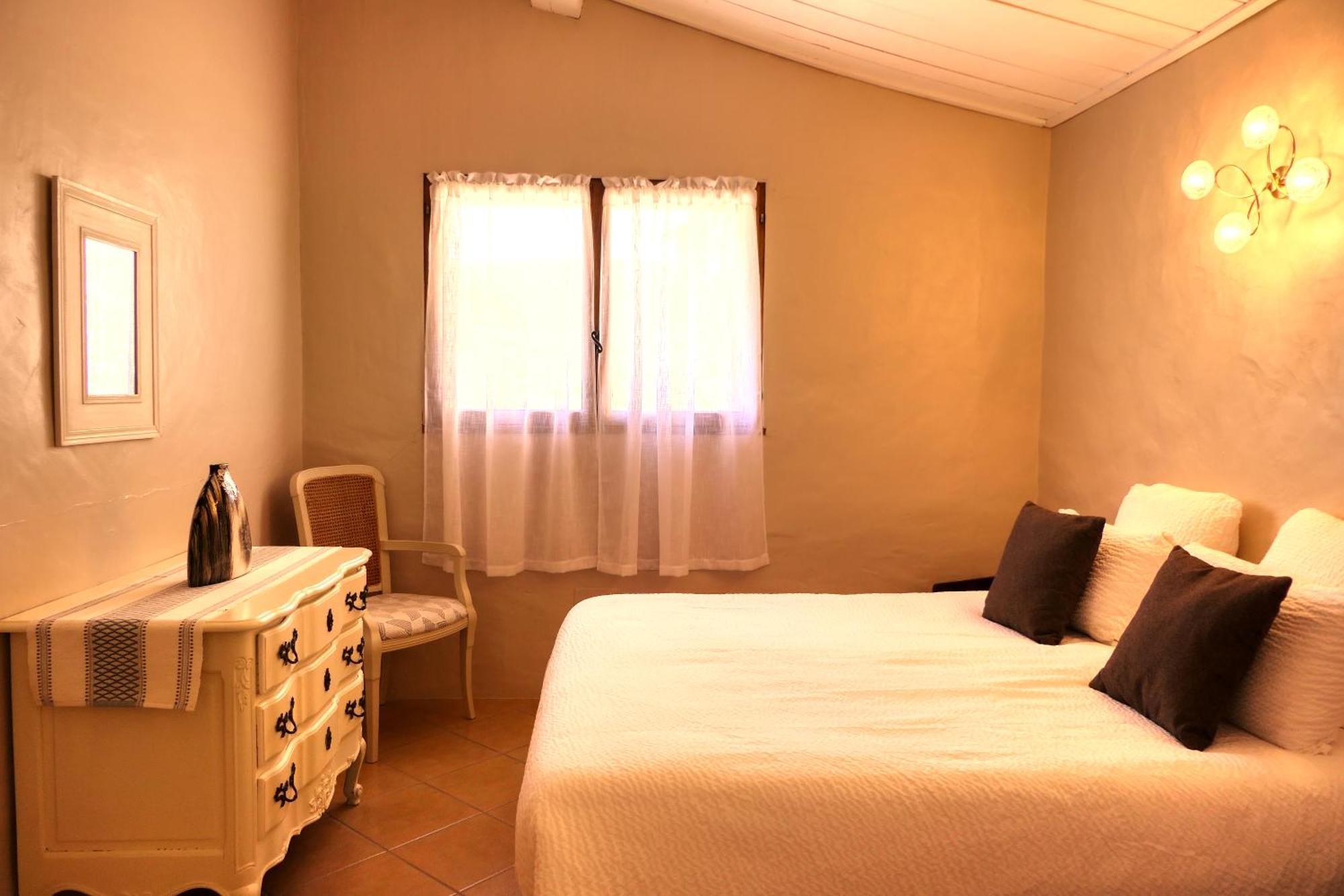 Le Hameau Fleur De Pierres , Chambre , Gite Et Table D'Hotes Murs  Zewnętrze zdjęcie