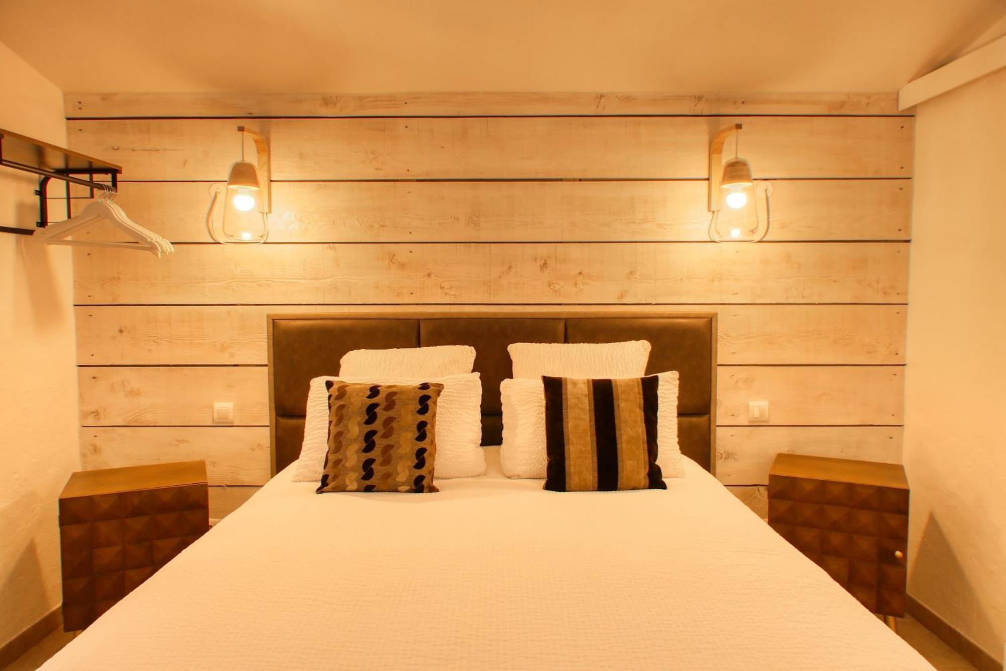 Le Hameau Fleur De Pierres , Chambre , Gite Et Table D'Hotes Murs  Zewnętrze zdjęcie