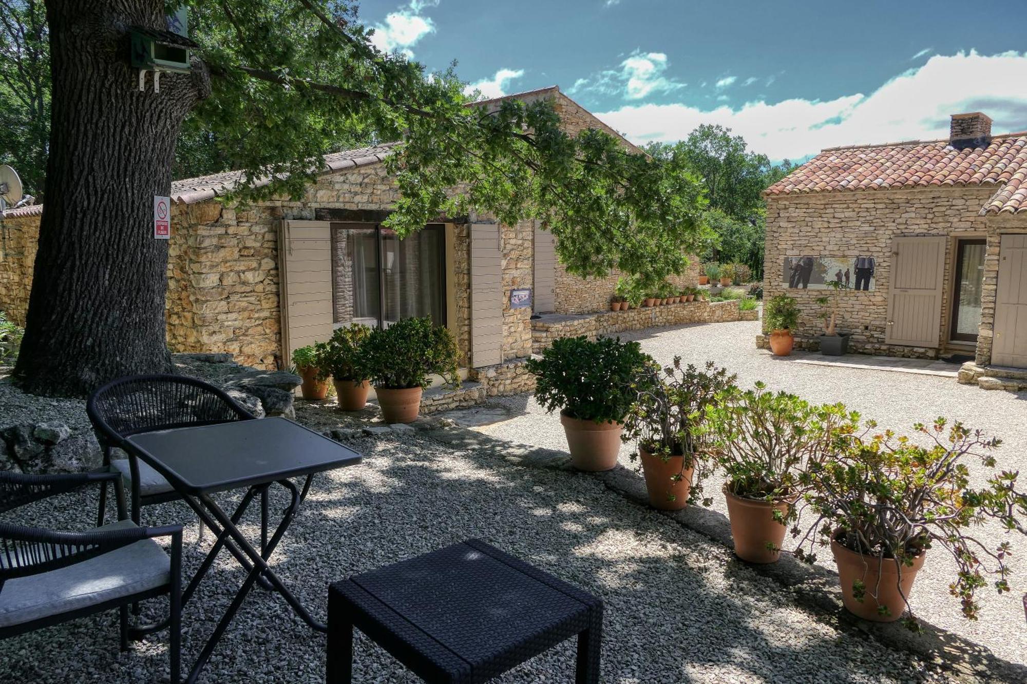 Le Hameau Fleur De Pierres , Chambre , Gite Et Table D'Hotes Murs  Zewnętrze zdjęcie