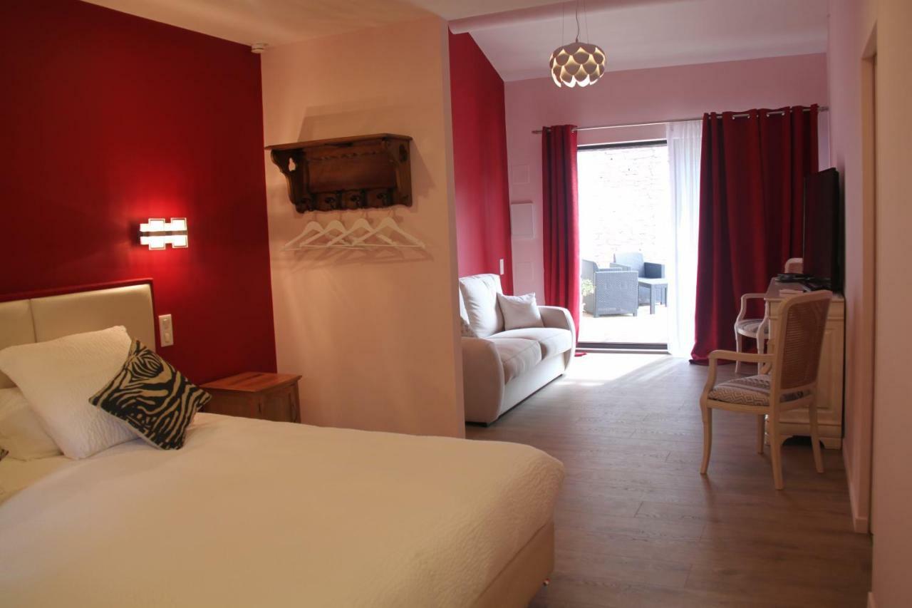 Le Hameau Fleur De Pierres , Chambre , Gite Et Table D'Hotes Murs  Zewnętrze zdjęcie