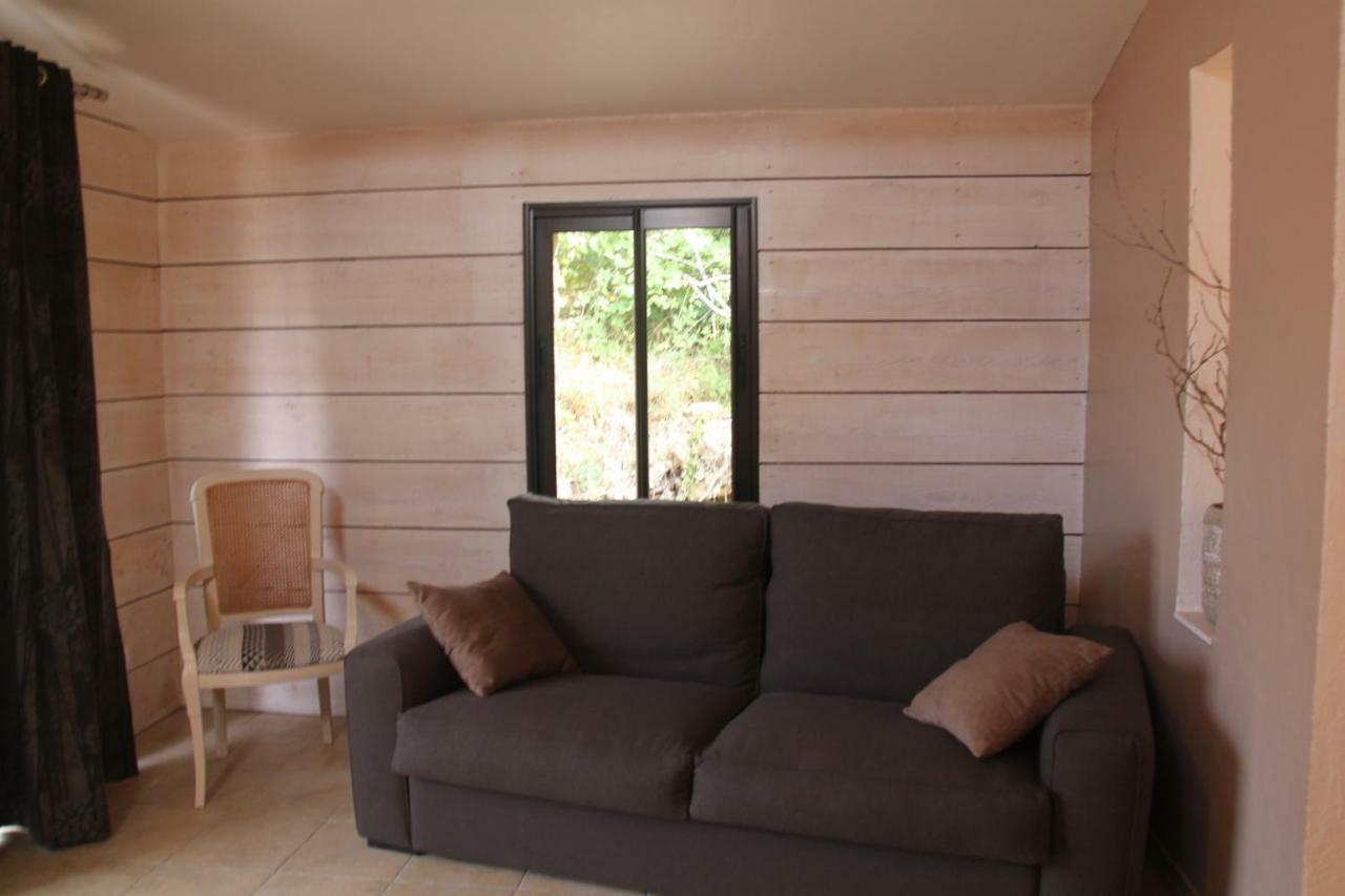 Le Hameau Fleur De Pierres , Chambre , Gite Et Table D'Hotes Murs  Zewnętrze zdjęcie