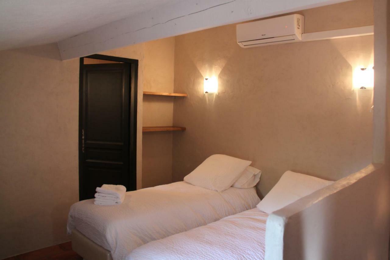 Le Hameau Fleur De Pierres , Chambre , Gite Et Table D'Hotes Murs  Zewnętrze zdjęcie