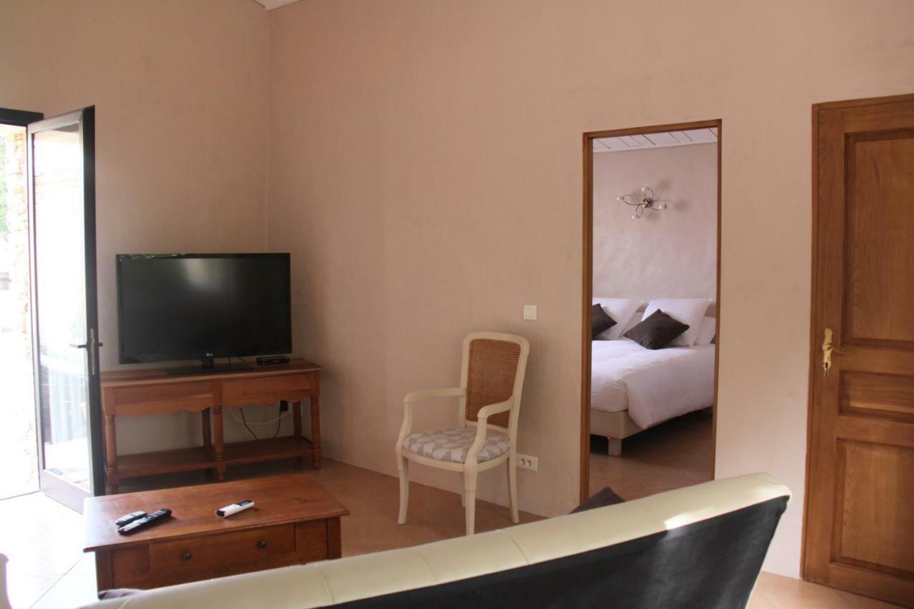 Le Hameau Fleur De Pierres , Chambre , Gite Et Table D'Hotes Murs  Zewnętrze zdjęcie